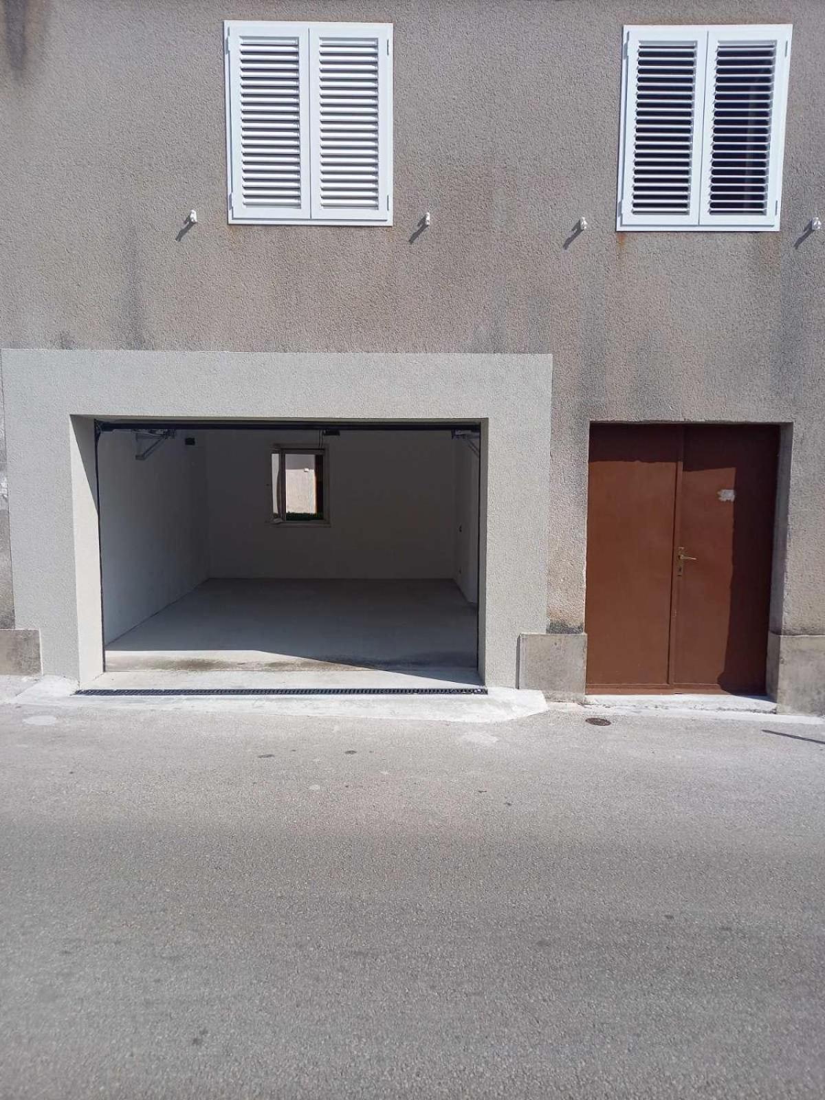 Apartment Ana, Free Garage Parking 시베니크 외부 사진