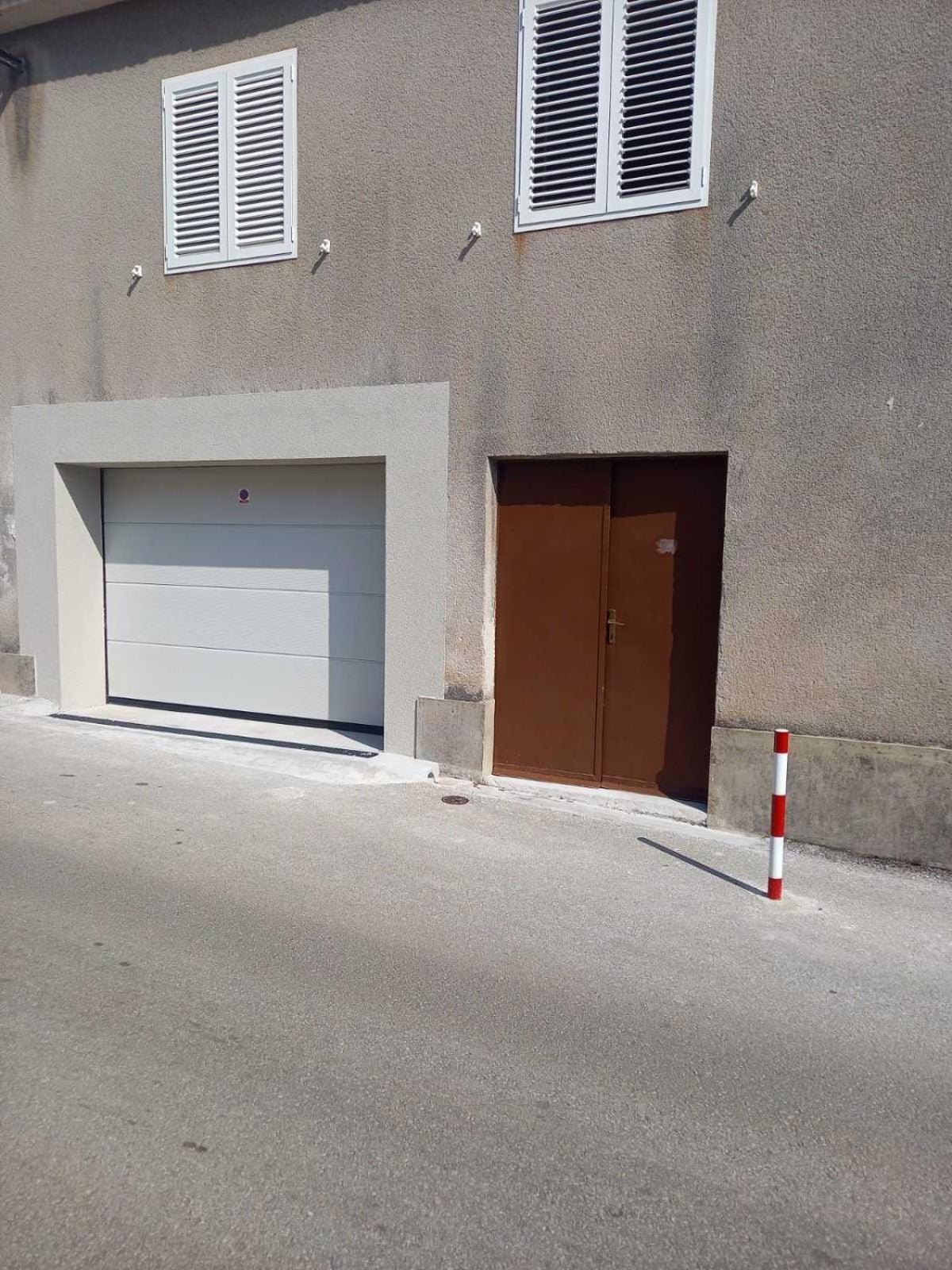 Apartment Ana, Free Garage Parking 시베니크 외부 사진
